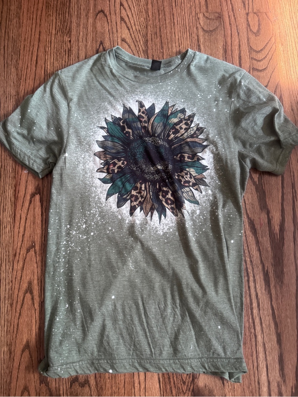 Women’s splatter Green Sunflower Graphic Tee